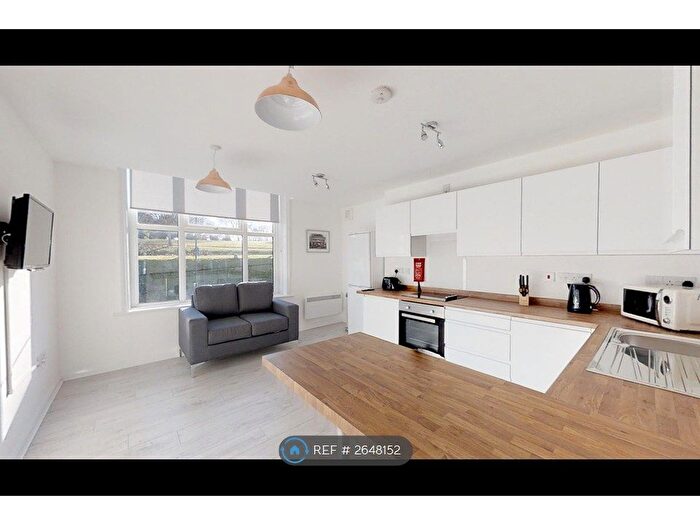 3 Bedroom Flat To Rent In New Road Avenue, Chatham, ME4