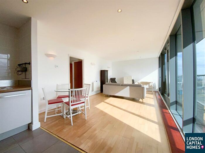 2 Bedroom Apartment To Rent In Neutron Tower, Blackwall Way, London, E14