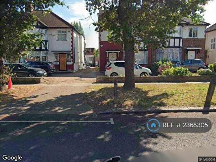 4 Bedroom Semi Detached House To Rent In Winchmore Hill Road, London, N21