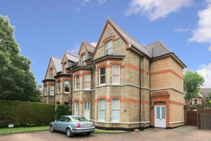 1 Bedroom Flat To Rent In Surbiton Hill Park, Surbiton, London, KT5