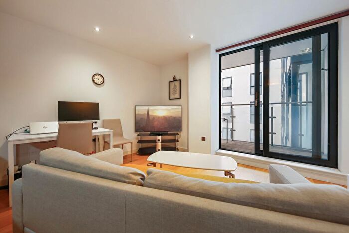 1 Bedroom Apartment For Sale In Alie Street, Lattice House, E1
