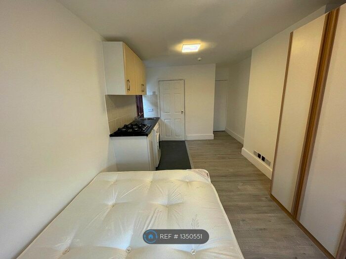 1 Bedroom Flat To Rent In Percy Road, London, W12