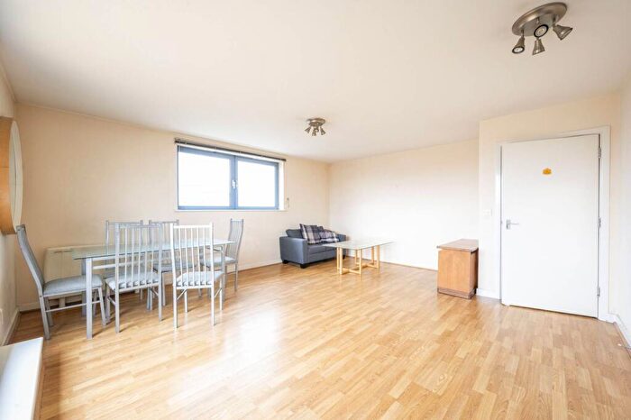 1 Bedroom Flat To Rent In Sherwood Gardens, Isle Of Dogs, London, E14