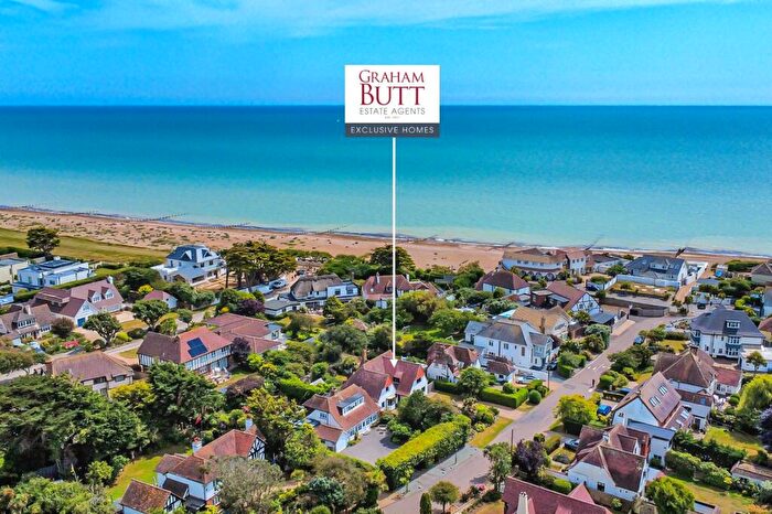 4 Bedroom Detached House For Sale In The Drive, East Preston, West Sussex, BN16