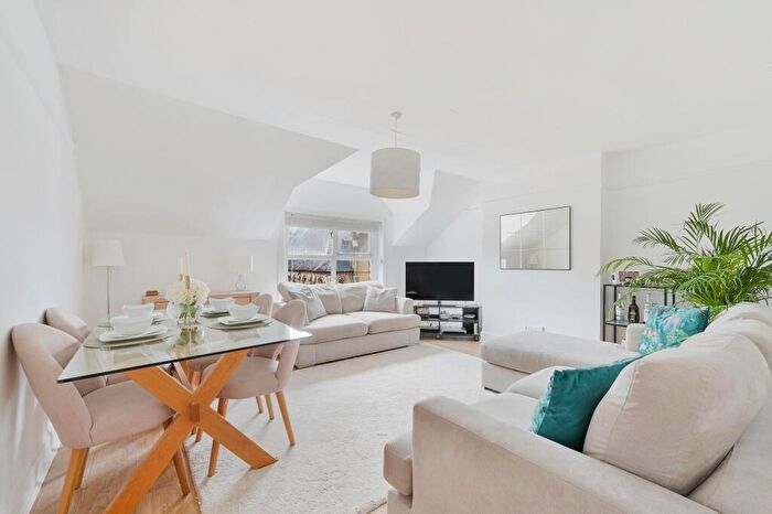 2 Bedroom Apartment To Rent In Queens Road, Wallington, SM6