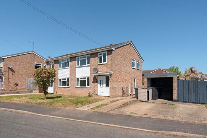 3 Bedroom Semi-Detached House For Sale In Headlands, Fenstanton, Huntingdon, Cambridgeshire, PE28