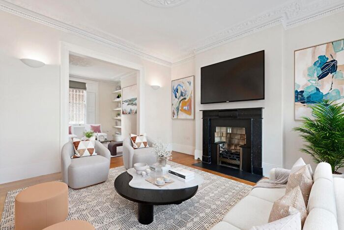 4 Bedroom End Of Terrace House To Rent In Chalcot Crescent, Primrose Hill, NW1