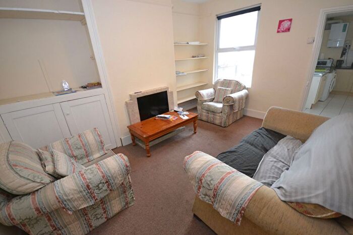 5 Bedroom Terraced House To Rent In Donnington Road, Reading, RG1