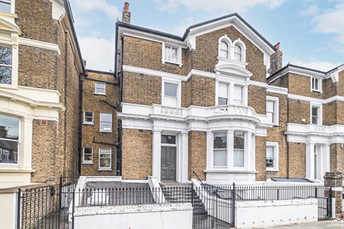 2 Bedroom Flat To Rent In Altenburg Gardens London, SW11