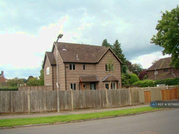 3 Bedroom Detached House To Rent In Sandelswood End, Beaconsfield, HP9