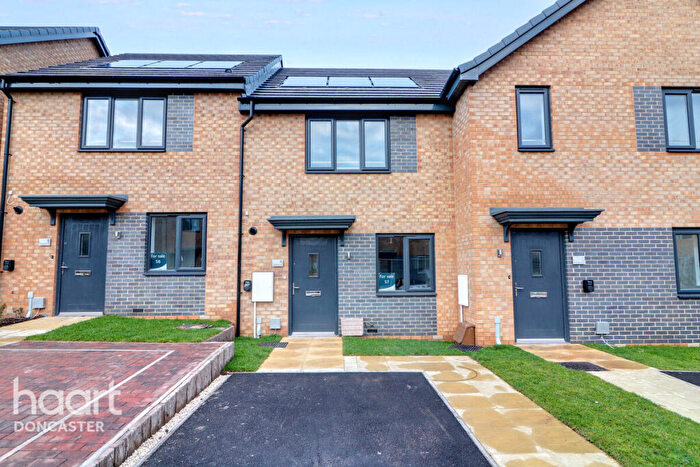 2 Bedroom Town House For Sale In Tundra Close, Lakeside, Doncaster, DN4