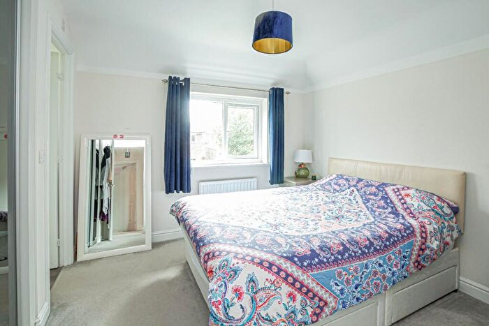 3 Bedroom End Of Terrace House For Sale In Shackleton Grove, Leighton Buzzard, LU7