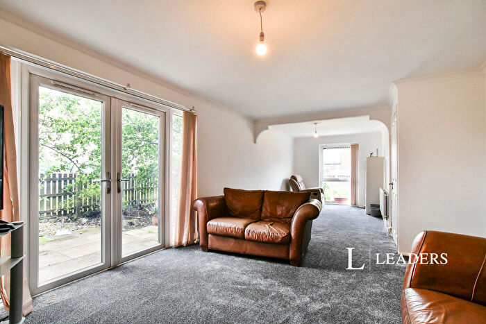 4 Bedroom Semi-Detached House To Rent In Duke Court, Trafford, M16