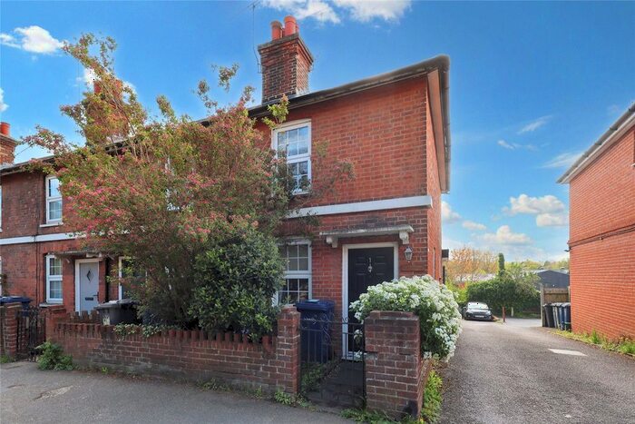 2 Bedroom End Of Terrace House To Rent In East Street, Farnham, Surrey, GU9