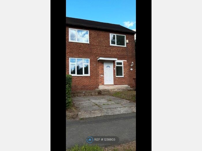 3 Bedroom Semi-Detached House To Rent In Ledbury Walk, Manchester, M9