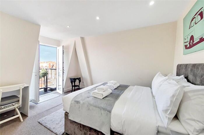 3 Bedroom Flat To Rent In Arlington Road, Camden, NW1