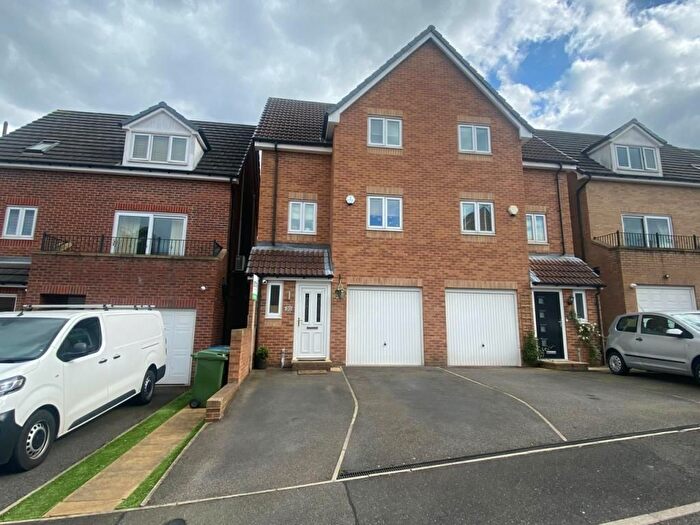 3 Bedroom Semi-Detached House For Sale In Booker Close, Inkersall, Chesterfield, S43