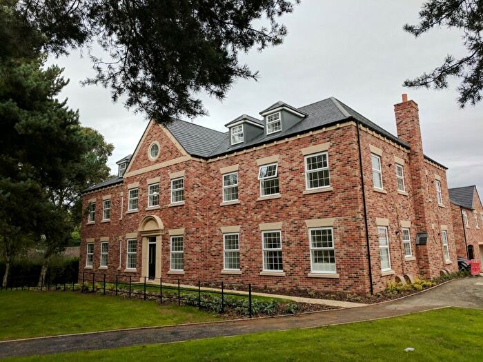 2 Bedroom Flat To Rent In Woodlands Grove, Leeds, West Yorkshire, LS16