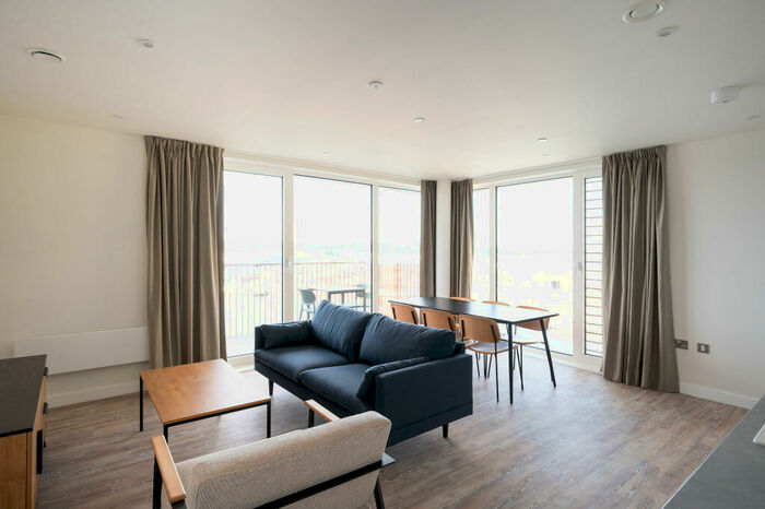 3 Bedroom Apartment To Rent In Apartment The Kell, Gillingham Gate Road, Chatham Docks, Gillingham, ME4
