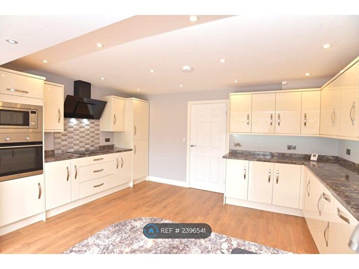 4 Bedroom Semi-Detached House To Rent In Coppice Rise, Harrogate, HG1