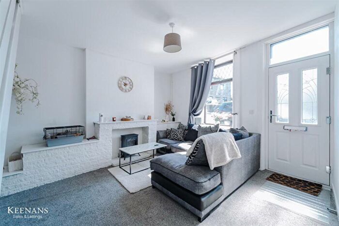 2 Bedroom End Of Terrace House To Rent In Huttock End Lane, Bacup, OL13