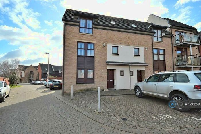 3 Bedroom Terraced House To Rent In Town Corner, Northampton, NN5