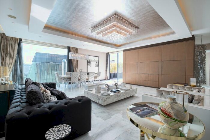 3 Bedroom Flat To Rent In Arlington Street, London, SW1A