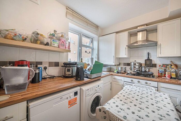 1 Bedroom Maisonette For Sale In Friars Avenue, Roehampton, London, SW15