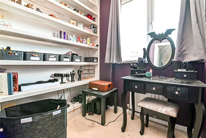 3 Bedroom Terraced House For Sale In Woodvale Gardens, New Milton, Hampshire, BH25