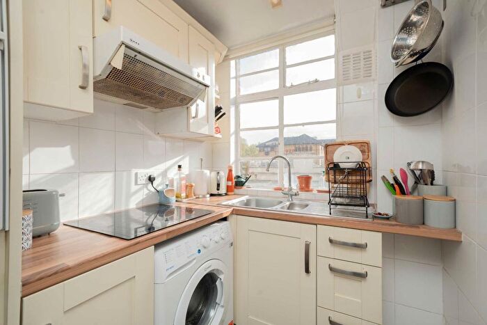 1 Bedroom Flat For Sale In Orsett Terrace, London, W2