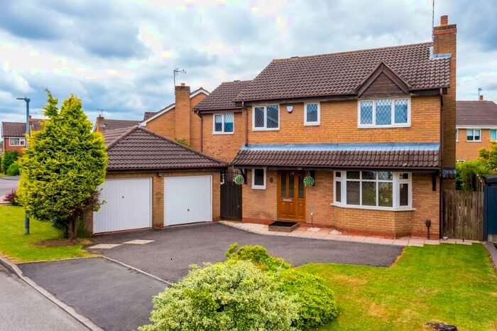6 Bedroom Detached House To Rent In Gloucester Close, Nuneaton, Warwickshire, CV11