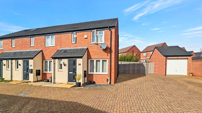 3 Bedroom End Of Terrace House To Rent In Walmer Close, Northampton, NN5