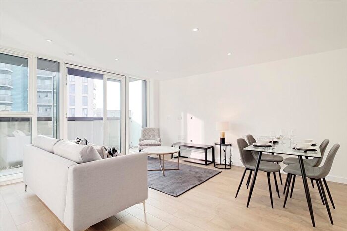 2 Bedroom Flat To Rent In Legacy Wharf, Stratford, E15