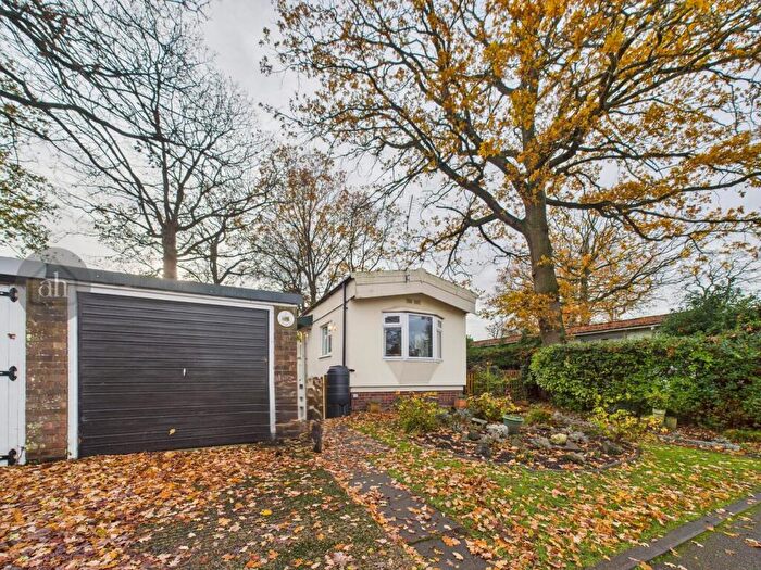 2 Bedroom Park Home For Sale In Woodlands Way, Stanton, IP31
