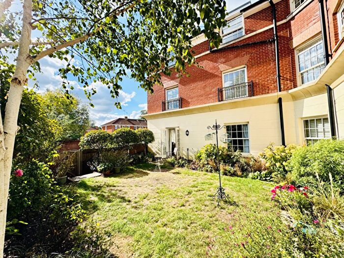1 Bedroom Flat For Sale In Fleur De Lis, Hartley Wintney, RG27