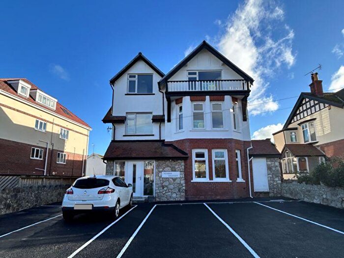 2 Bedroom Flat For Sale In College Avenue, Rhos On Sea, LL28