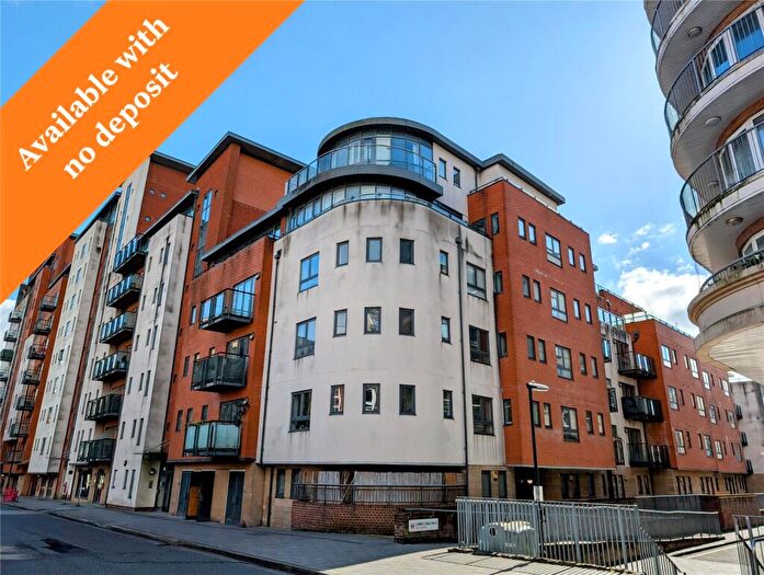 1 Bedroom Flat To Rent In Lower Canal Walk, Southampton, Hampshire, SO14