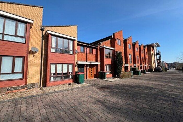 3 Bedroom Property To Rent In Commonwealth Drive, Crawley, RH10