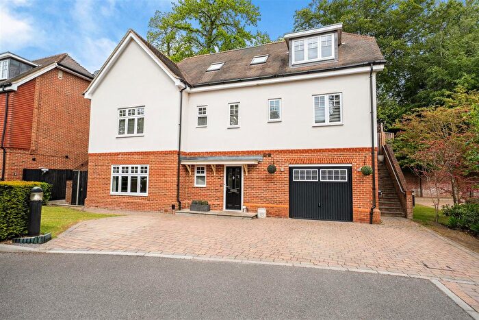 5 Bedroom Detached House For Sale In Westerdale Drive, Frimley, Camberley, GU16