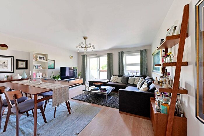 2 Bedroom Flat To Rent In Worple Road, Wimbledon, London, SW19