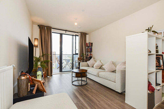 2 Bedroom Flat For Sale In North End Road, Wembley, HA9