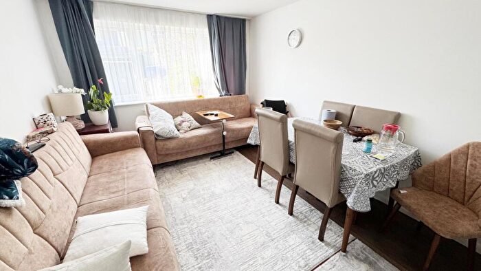 2 Bedroom Maisonette To Rent In Riley Road, Enfield, EN3