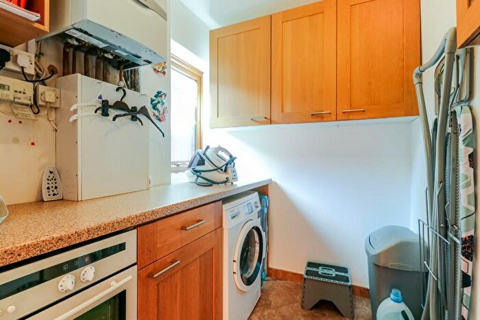 5 Bedroom Detached House For Sale In High Road, Broxbourne, Hertfordshire, EN10