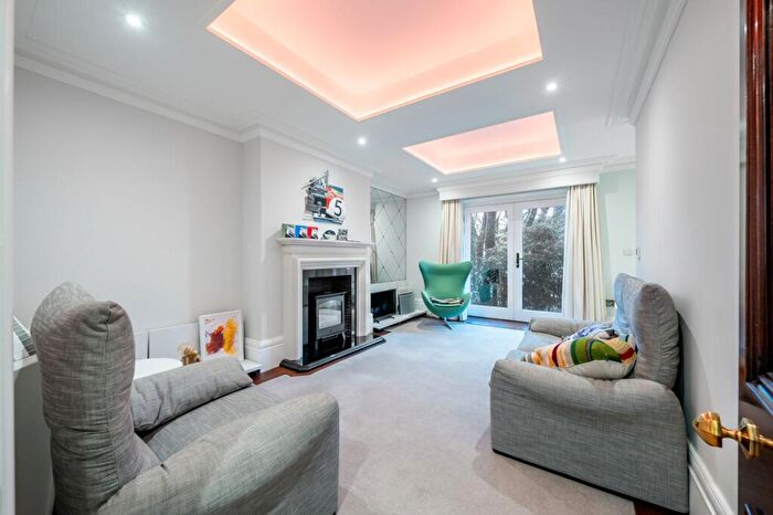 2 Bedroom Flat To Rent In Clarence Drive, Harrogate, HG1
