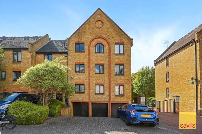 2 Bedroom Apartment For Sale In Kennet Street, Wapping, London, E1W