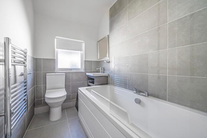 2 Bedroom Flat To Rent In Kennington, Oxford, OX1