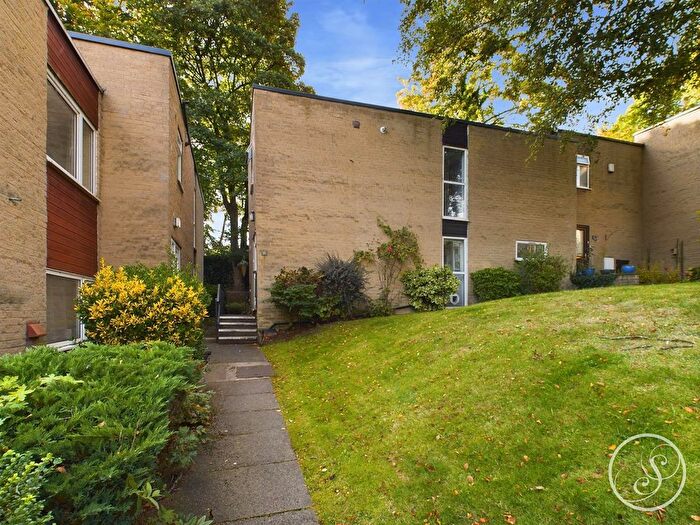 3 Bedroom Terraced House To Rent In Park Edge Close, Roundhay, Leeds, LS8