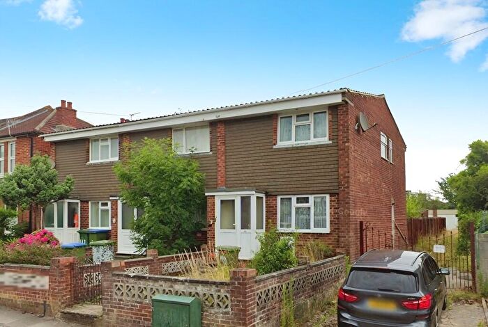 3 Bedroom Semi-Detached House To Rent In Warren Avenue, Southampton, SO16