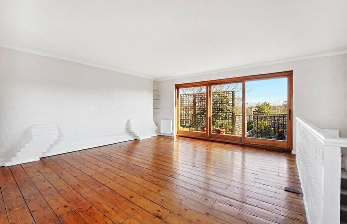 3 Bedroom Flat To Rent In Avenue Road, St John's Wood, London, NW8