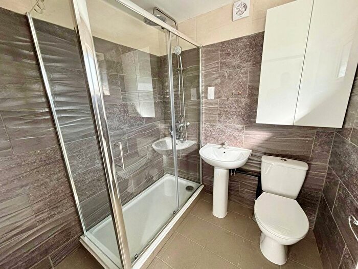 3 Bedroom Semi-Detached House To Rent In Robin Way, Staines-Upon-Thames, TW18